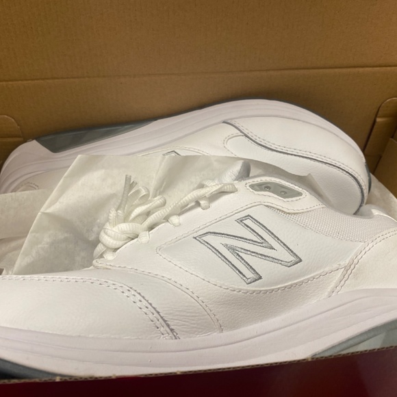 New balance shoes - Picture 3 of 6